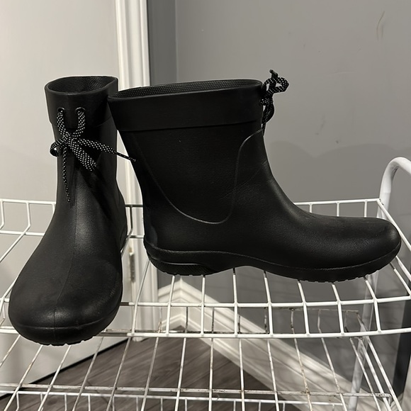 Crocs Rain Boots with Bow Tie - Black - Picture 2 of 4